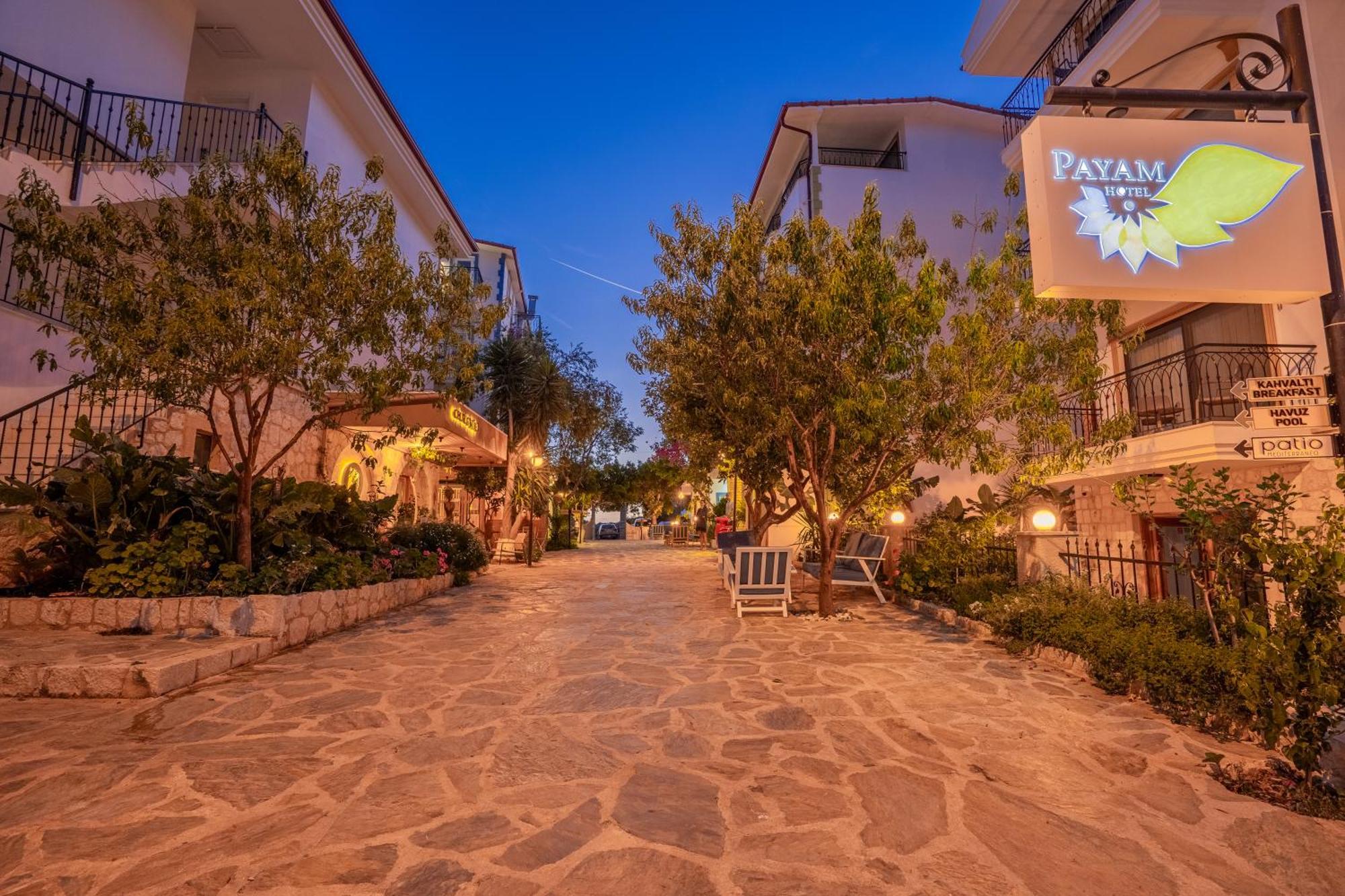 Hotel Payam 4*